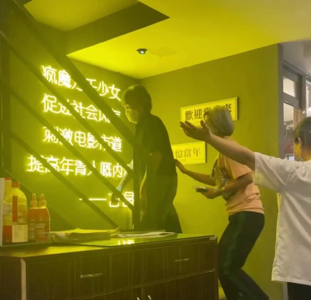 林子祥|75岁林子祥定居广州!携叶倩文酒楼用餐被拍,头发花白精神尚可