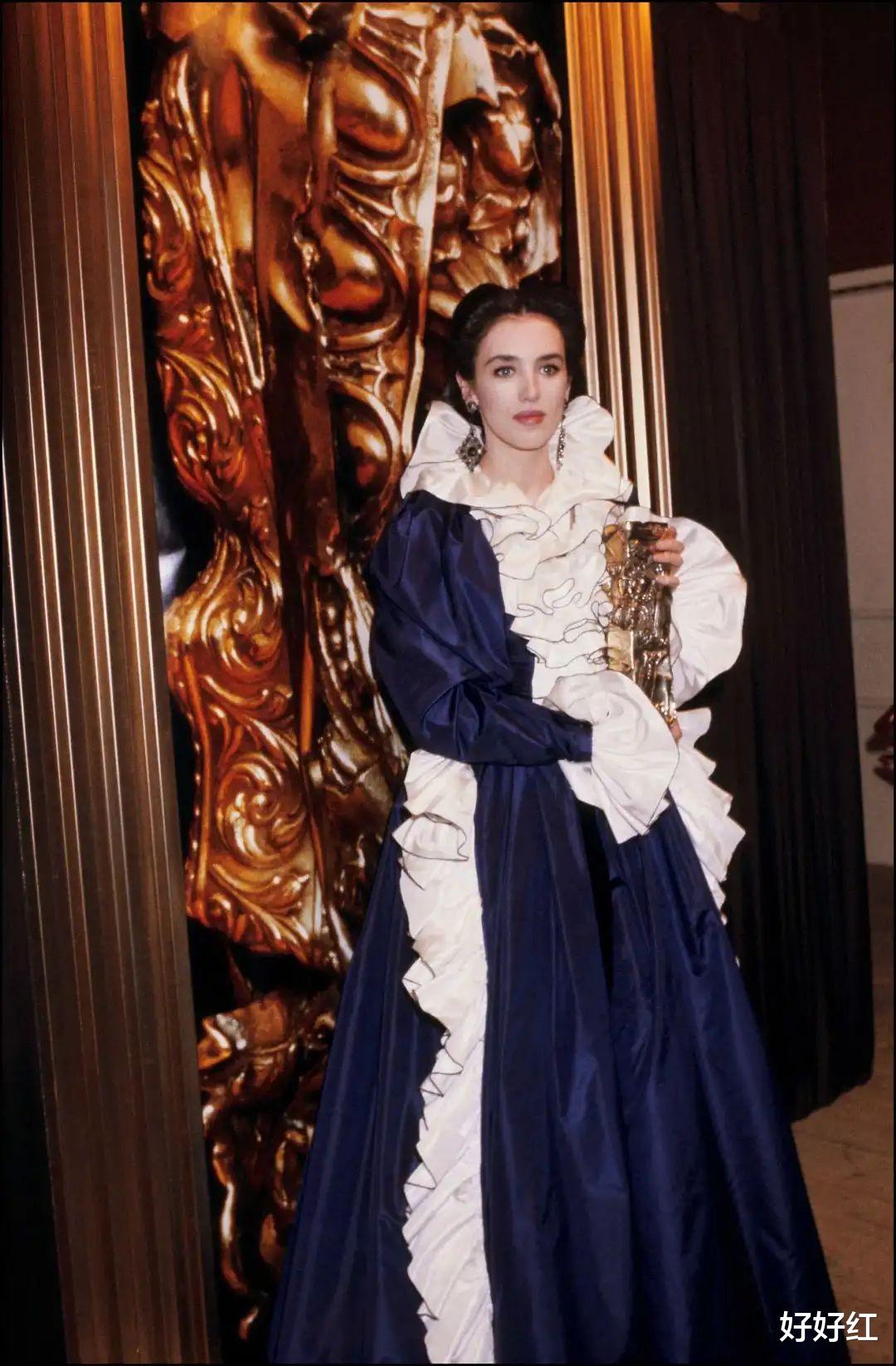 阿佳妮|殿堂级“疯批美人”?!巅峰期退圈生子却终身未婚,如今全脸崩塌惹人唏嘘