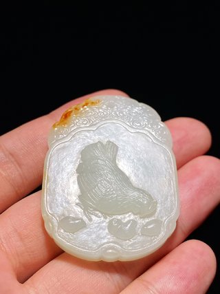 文玩|清乾隆 和田玉籽料 白玉留皮 子母鸡图 诗文牌 文玩牌