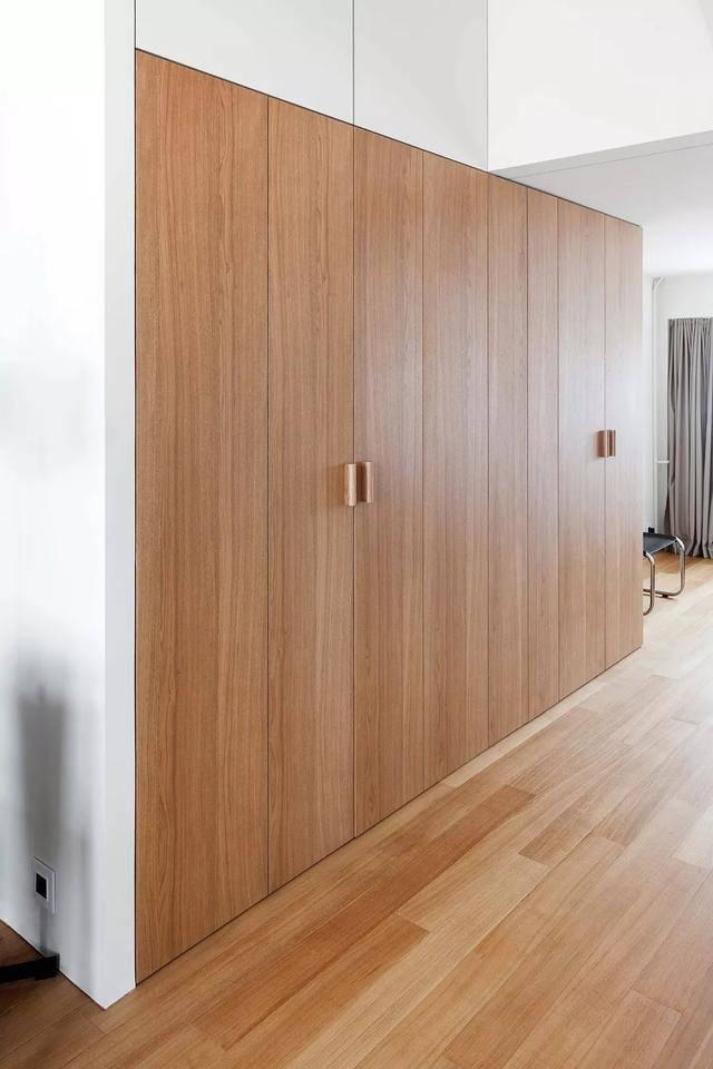 晒晒朋友的33㎡单身公寓,全屋定制柜子,这空间利用真是绝了!