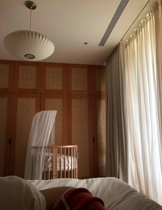 杨祐宁|41岁全能演员杨祐宁的家，百万床垫复古家具超级有品味，被圈粉了