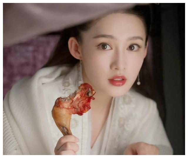 李沁|12年前她给李沁做配角，8年后李沁给她做配角，现如今逆袭成女王
