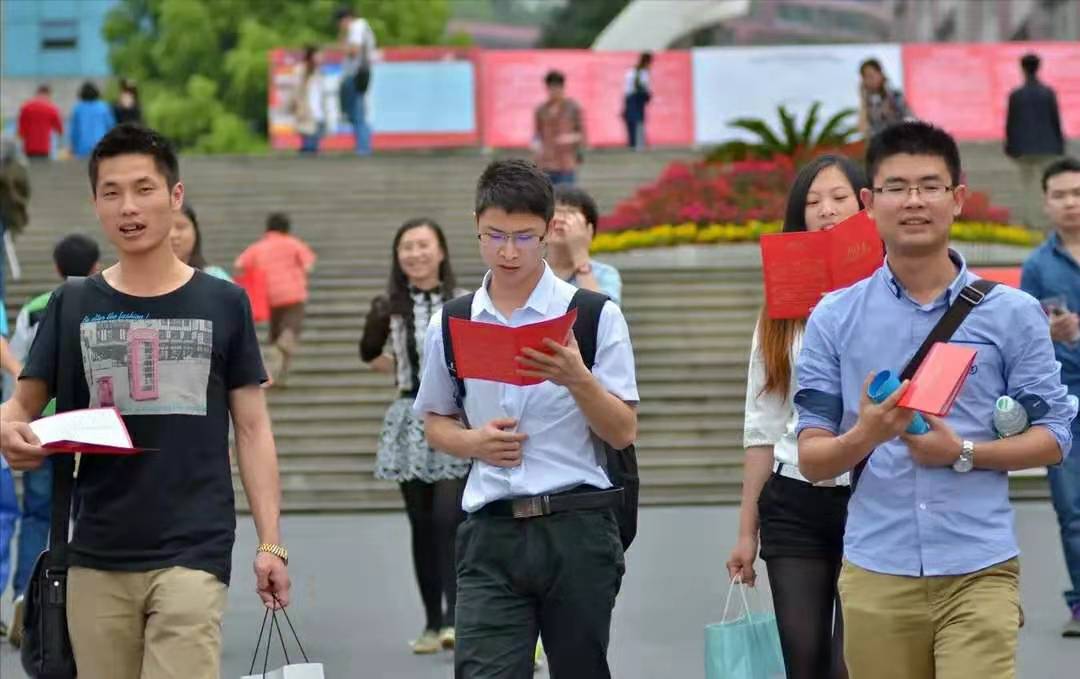 开放世界|县城引进24名毕业生,全部都是名校博士硕士,普通学生太难了