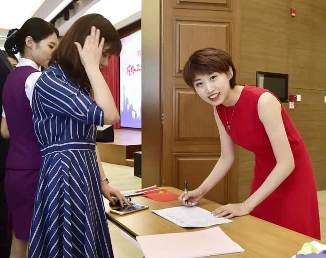 运动员|女运动员都是潜力股：郭跃从假小子变女神，傅园慧整牙如换脸头