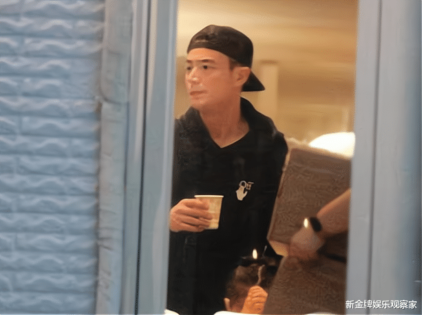 霍建华|霍建华林心如包场为女儿庆生，5岁小海豚戴蝴蝶结似公主，羡慕吗