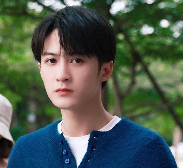 张天爱|跟粉丝互怼聊天,跪求想找女朋友,看檀健次直播真的会被笑死!