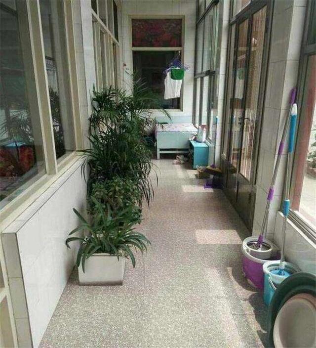 地板|建议大家:拖把别放在这“3处”,很多人做错,别不当回事