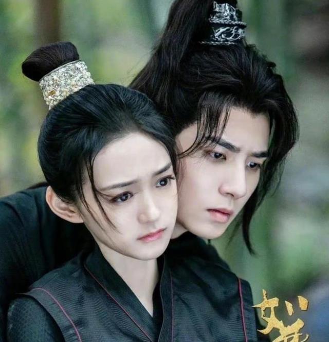 白敬亭|白敬亭置顶8年的女明星，与小9岁吴希泽恋情曝光，素颜状态惹争议