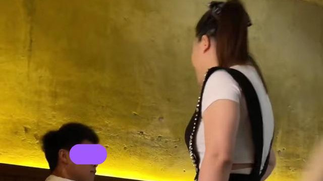 网恋奔现名场面：女子在男友家住了一天被赶走，女子：我很旺夫的