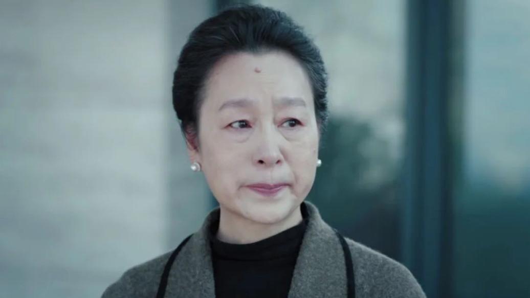 奚美娟|奚美娟：月子期间办离婚，27年坚持不嫁陪伴儿子，今儿子成她骄傲