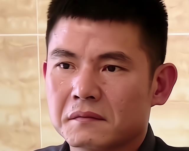纪实42岁男子啃老成瘾,每月零花钱超3万,要不到就动手打父亲