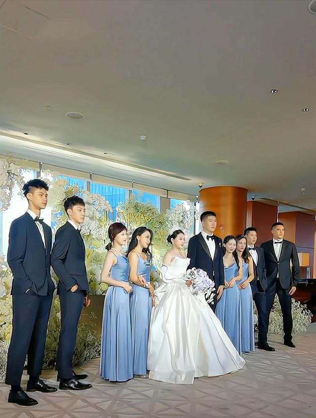 广州市|王薪凯广州大婚现场曝光!宏远化身最帅伴郎团,西装革履神似保镖