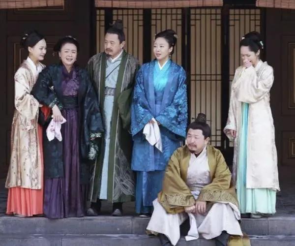 顾廷烨|《知否》: 四老太爷瘫痪，五老太爷悔悟，扒一扒顾二那些极品亲戚