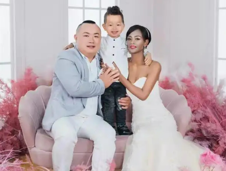 四川小伙:零彩礼娶黑人老婆,婚后生下混血儿,如今过得怎样?