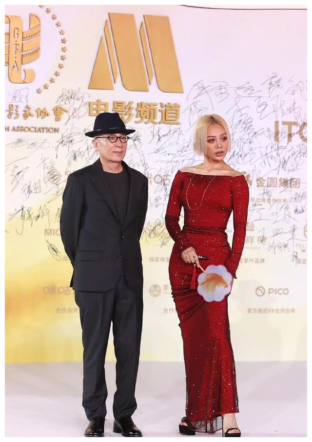柳岩秀上围，不敌高圆圆一扭臀，红毯上的7对新仇旧恨，该清算了