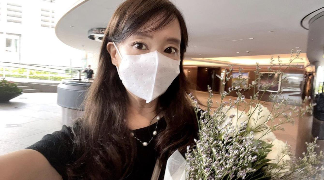 安倍晋三|安倍晋三曾是她婚礼伴郎，港女星泪崩曝两家意外关系