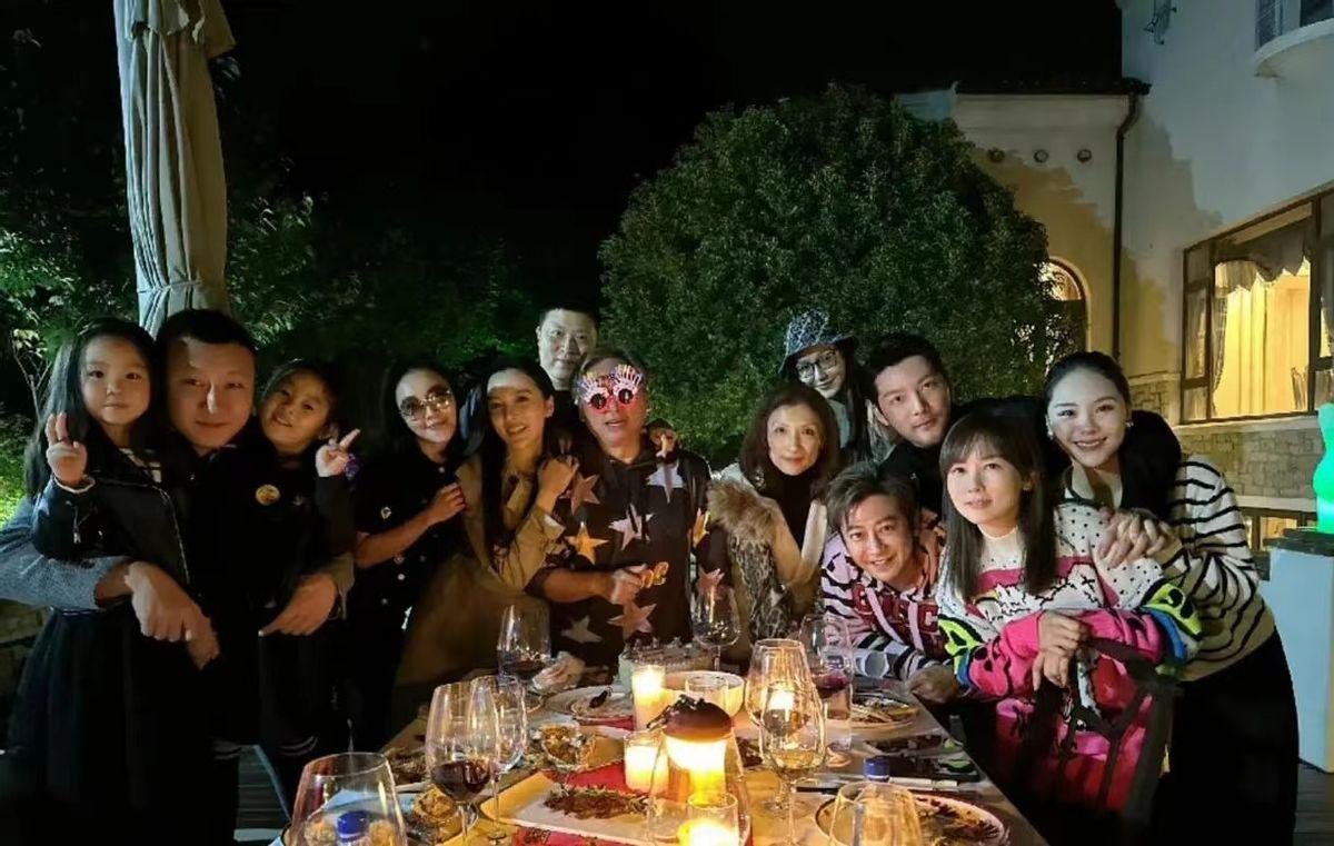 王励勤|王励勤前女友，豪宅聚餐！36岁皮肤白皙身材傲人，3年嫁2任富豪老公