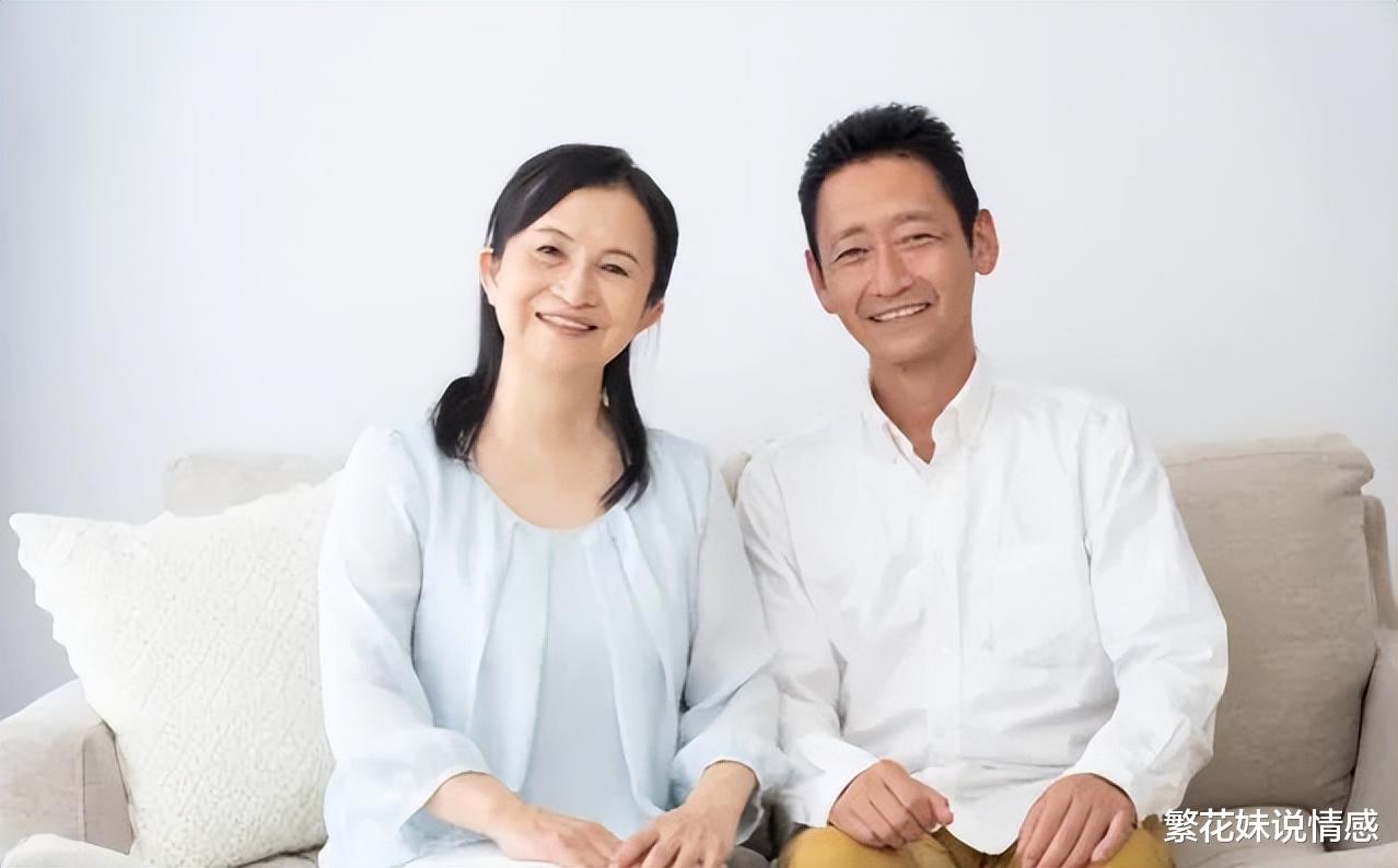55岁阿姨:亲生父亲想让我养老,愿意每月给8千,但我果断拒绝