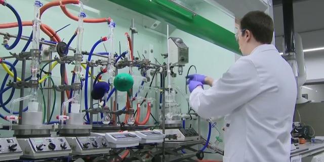 塑料在反噬人类?科学家在人类粪便中,发现残存的塑料微粒