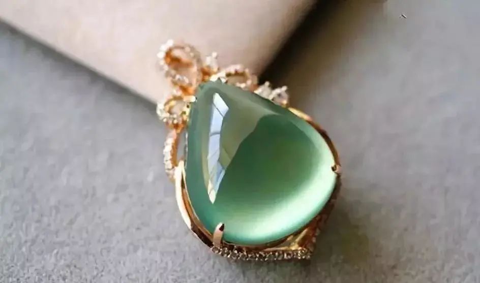 冰种翡翠|巨款“学费”:5万收来的玻璃种翡翠蛋面,竟然连7000都卖不到!