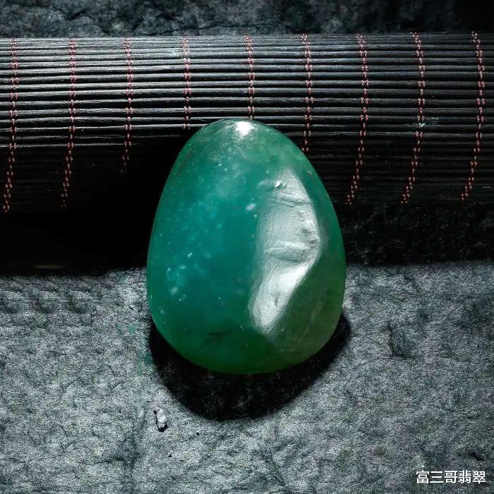观音圣相|玉赏 ▏加龙翡翠玉雕艺术创作——《观音圣相》