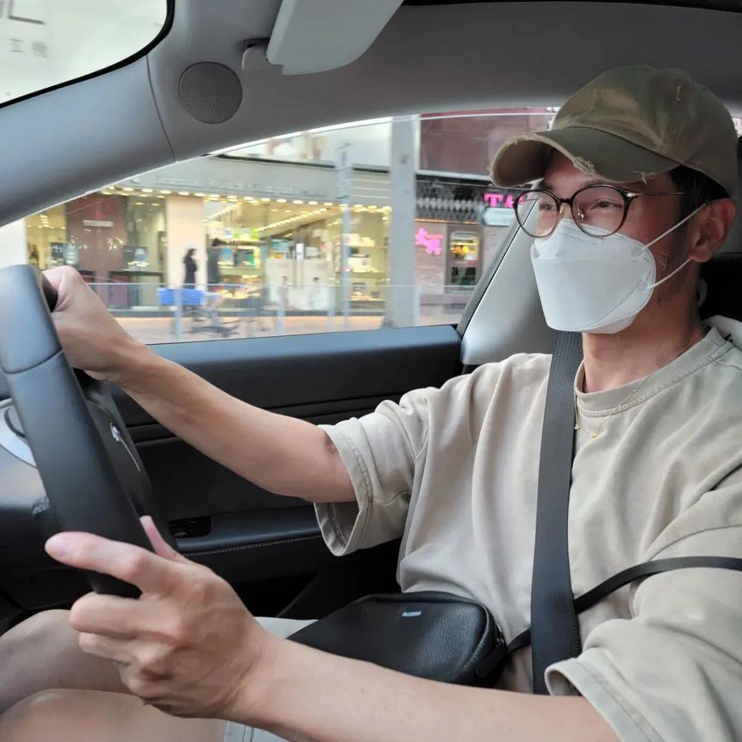 陈茵媺|陈豪夫妇约会过二人世界超甜，陈茵媺打扮减龄显嫩少女感十足