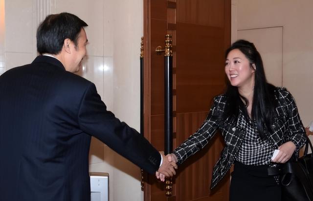 香港|40岁嫁小15岁富豪，母亲是香港阔太，“女船王”赵式明凭什么？