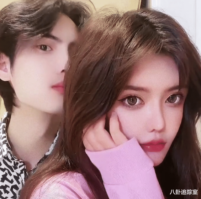 韩安冉|自信过头？韩安冉直播关美颜，皮肤黑法令纹明显，扬言已经很美了