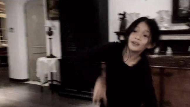 罗嘉良|罗嘉良9岁女儿近照曝光！脸形似爸爸，皮肤白皙，骑马场显英姿