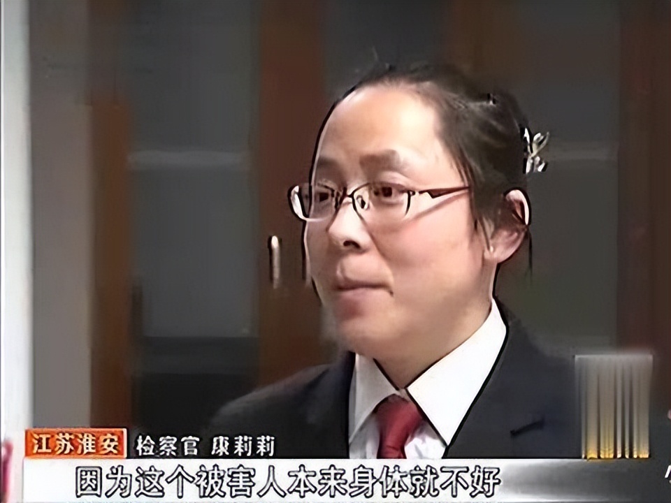 ?女孩两次脱裤子展示纹身,男闺蜜没把持住,是否构成犯罪?