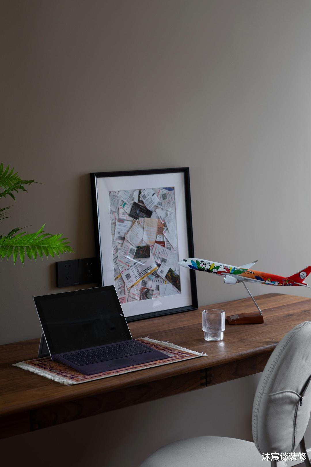 她家的玄关让人眼前一亮,全屋混搭也好看,温馨复古,治愈感满满