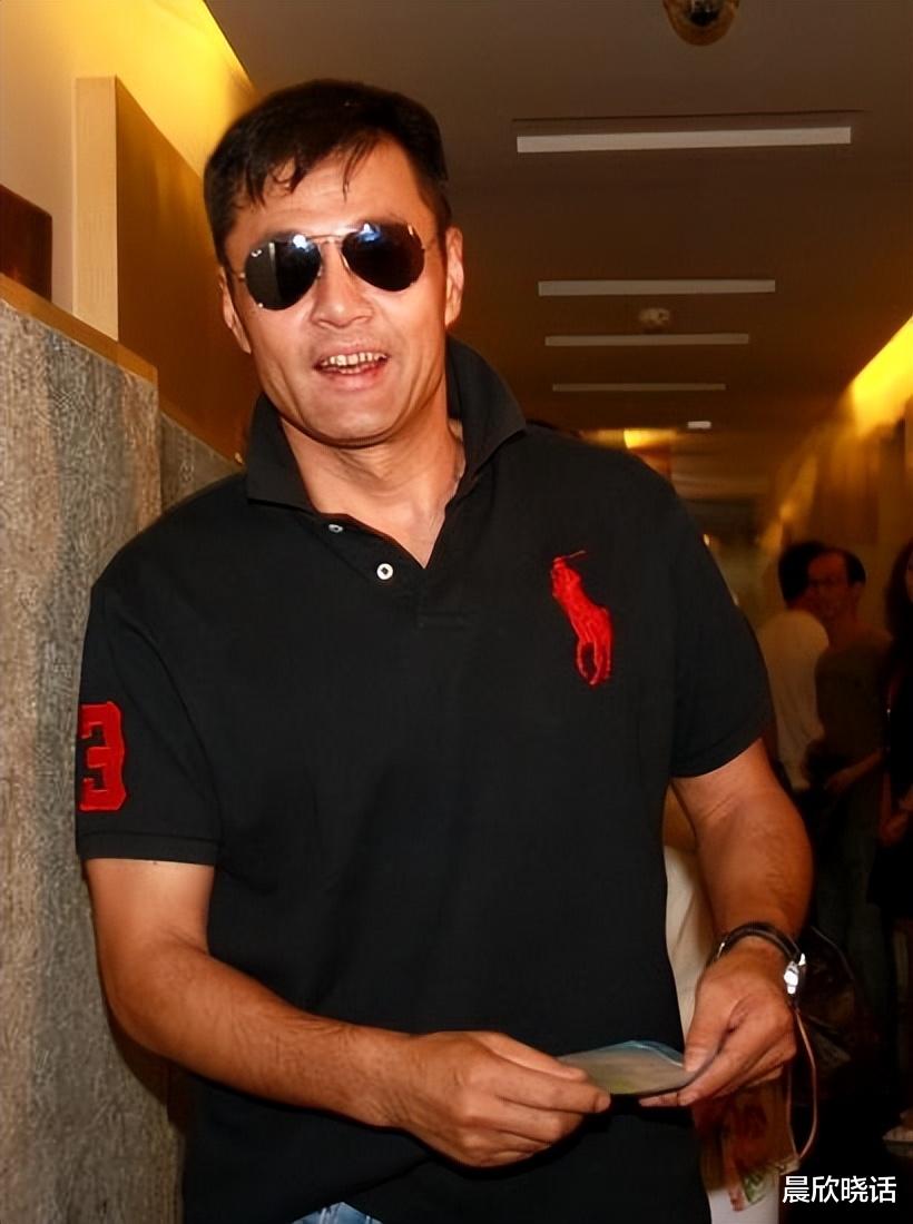 于荣光|硬汉于荣光：出道40年无绯闻，为何到了63岁，妻子坚决和他离婚？