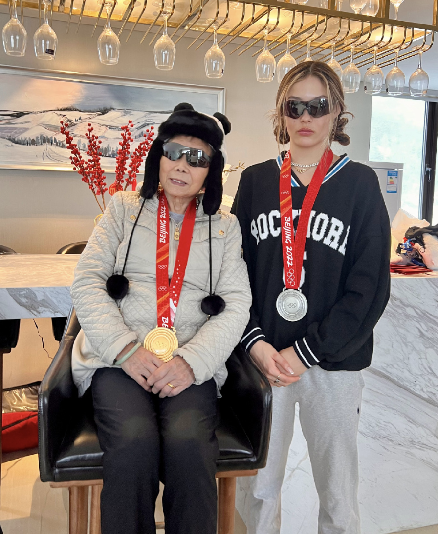 董璇|谷爱凌首个大刊封面曝光，18岁却气场强大，张弛有度堪比超模