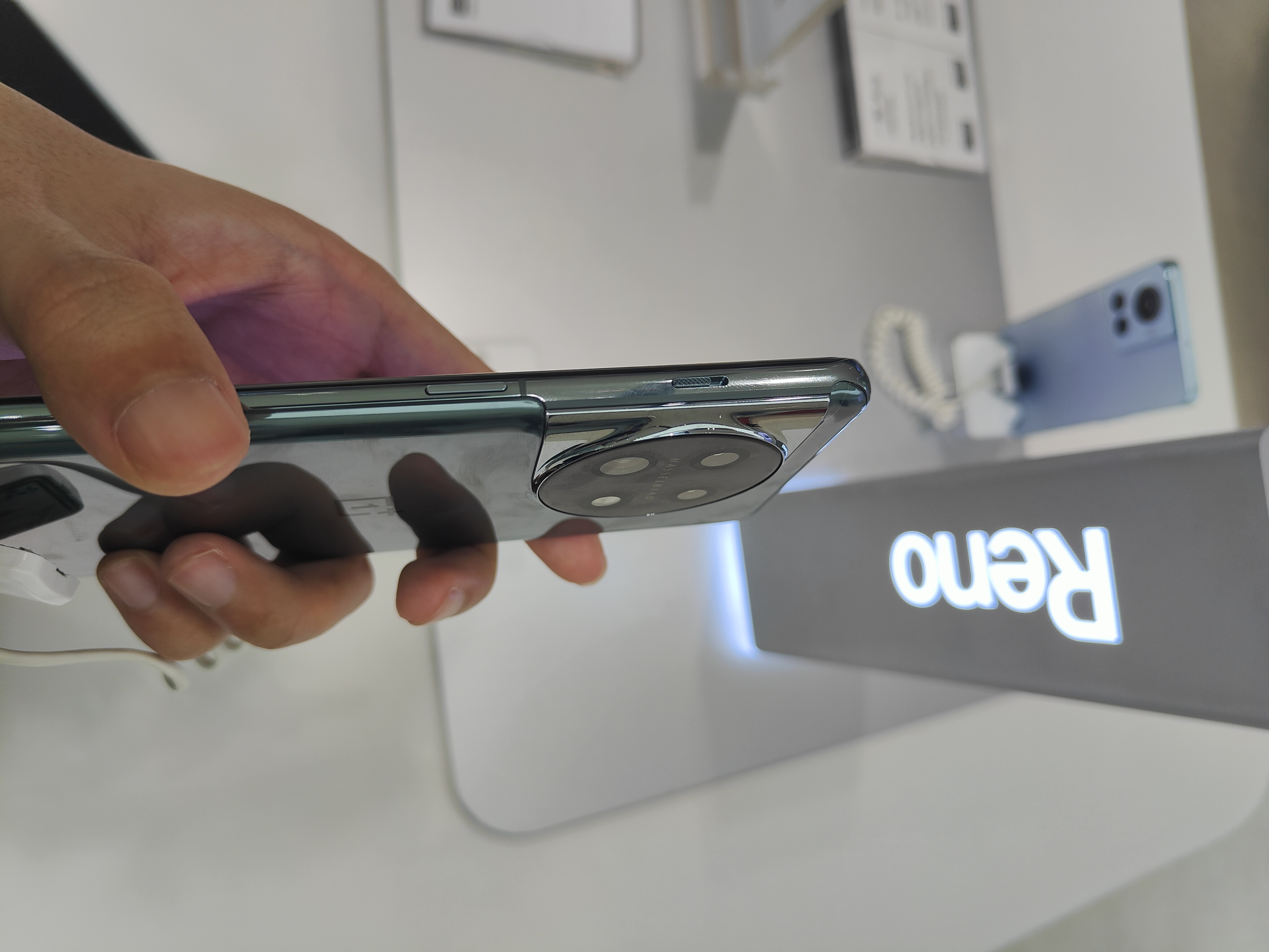 联想|传说中的顶级2K屏幕，一加11实体店真机上手体验