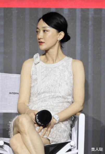 周迅|周迅也老了!皱纹明显发际线堪忧,但真实的衰老比整的年轻要漂亮