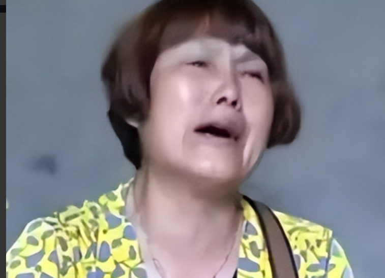 逼死丈夫弃子改嫁,32年后欲寻儿子,被公婆一家轰出大门。