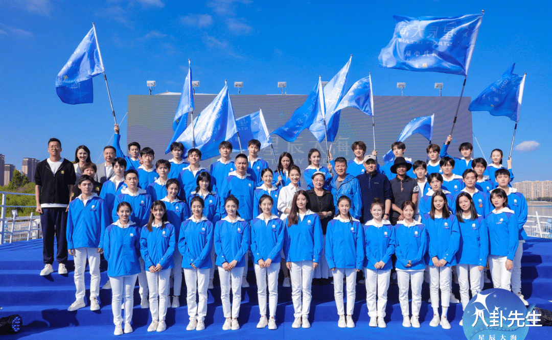 明星|年轻男星淡妆出席金鸡奖活动暴露真实颜值：有人脸肿，有人变丑