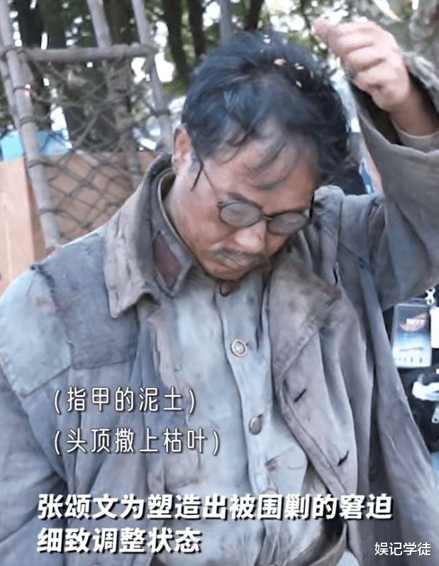 张颂文|网友在片场偶遇46岁张颂文，穿着朴素简单，态度亲切为粉丝签名