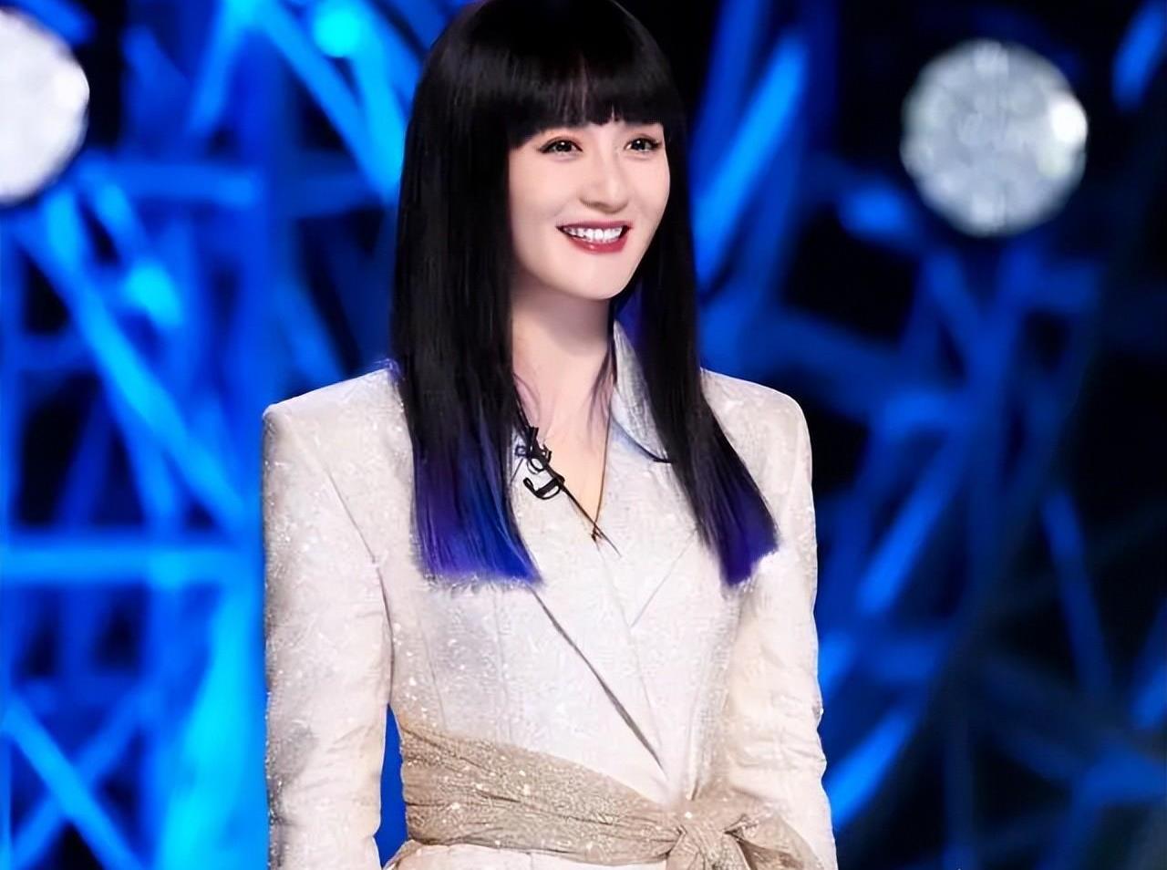 芒果台|湖南卫视女主持现状:无奈辞职、去直播、边缘化,无人能成新一姐