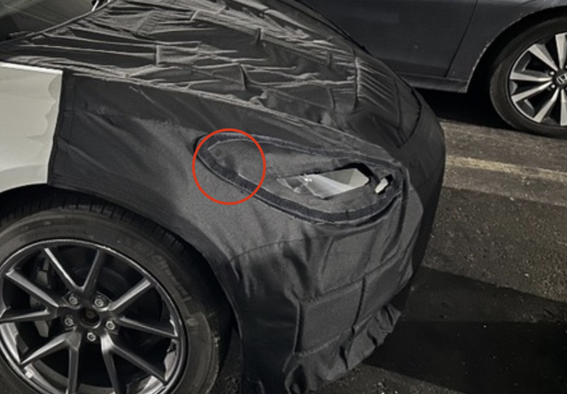 改款特斯拉Model 3被拍到伪装照,据说要新增补盲摄像头
