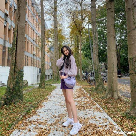 |李?18岁绝美女儿要上大学了！ “毕业近照曝”白肌大眼狂飘仙气