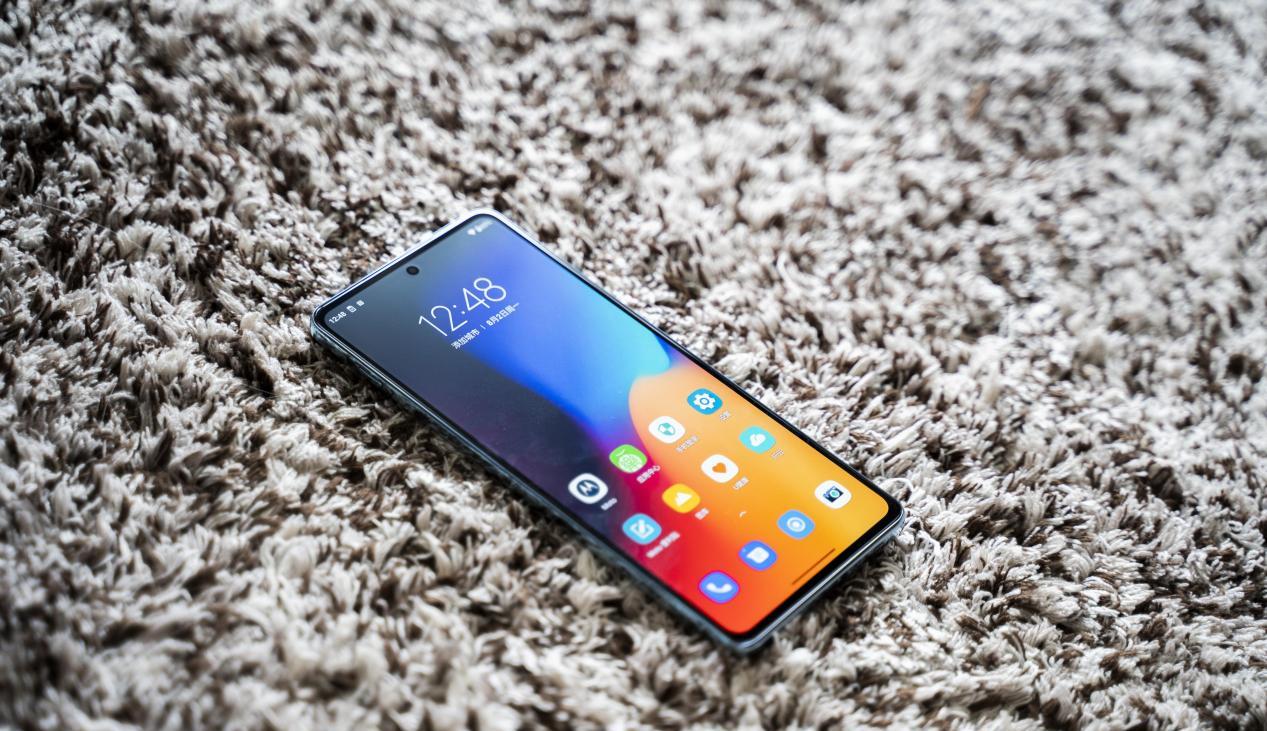 摩托罗拉|摩托罗拉冲动了，12GB+256GB降1100元，50倍变焦+1亿像素