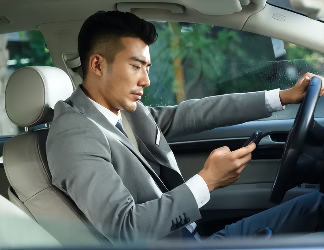 情夫遭捉奸翻出阳台,意外坠亡后家属大闹:你不捉奸他能摔死?