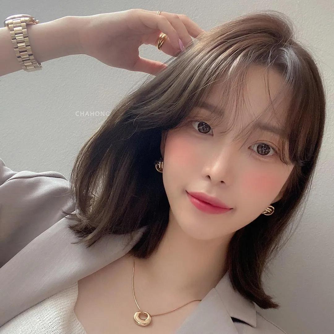 发型 只剪不烫又好看的中长发有哪些？简约时尚的锁骨发，好打理显脸小