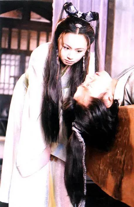 乌龙闯情关|《乌龙闯情关》21年：男主沦为十八线，发展最好的却是打酱油的她