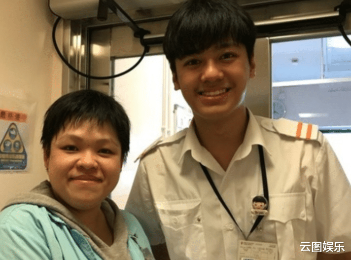 江华|江华儿子近照曝光，浓眉大眼帅气十足，拒绝入行当护士救死扶伤