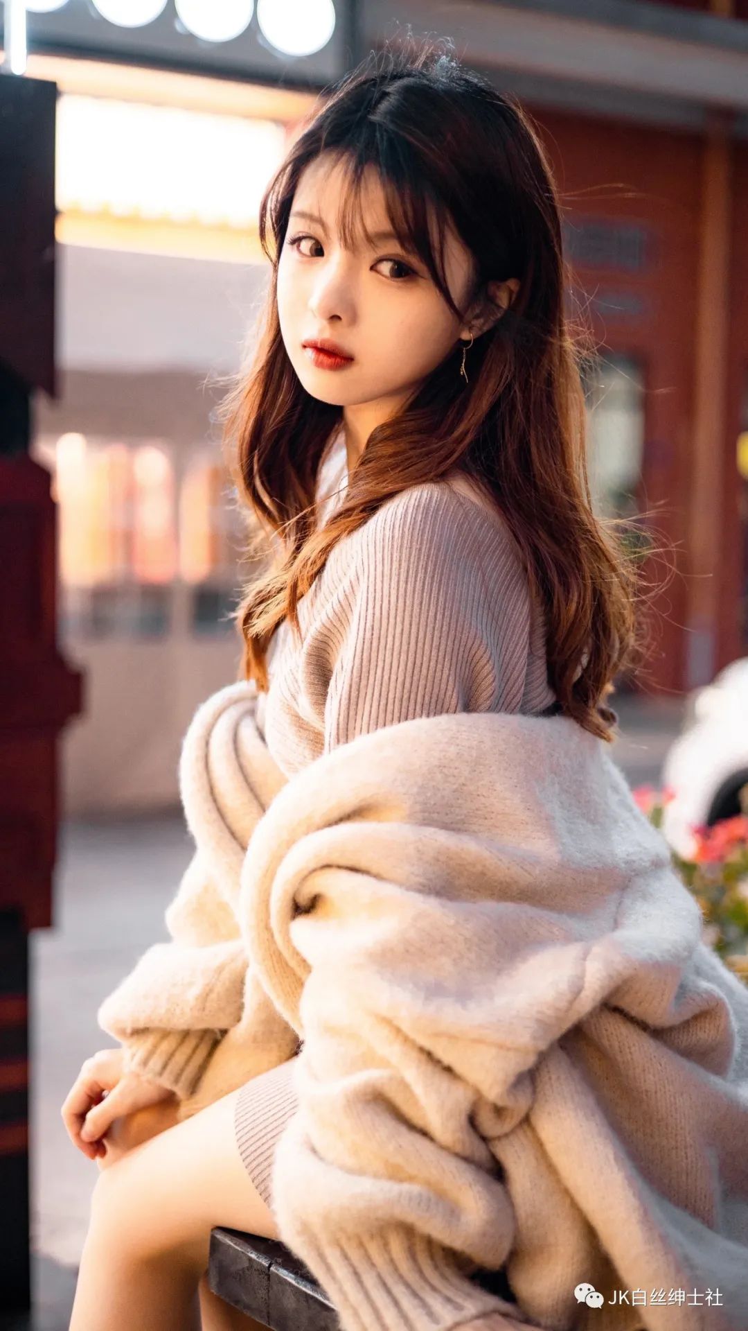 |JK少女：暖黄灯光下的小仙女