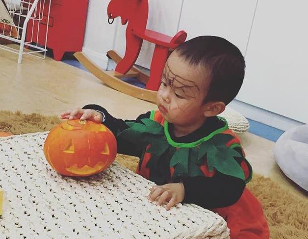 参观李好现实的豪宅,家里设计旋转楼梯,装修很有想法