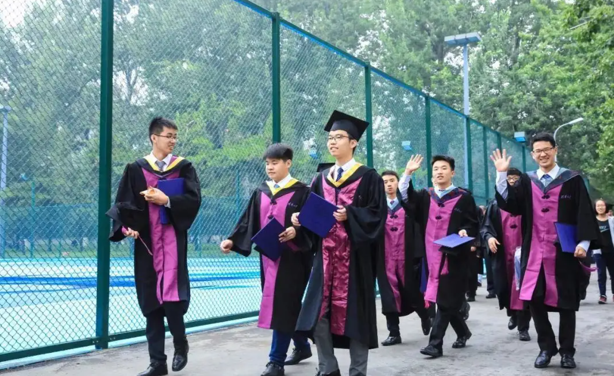 留学生|女留学生夸“美国空气香甜”，回国后找工作无人问津，结局很解气