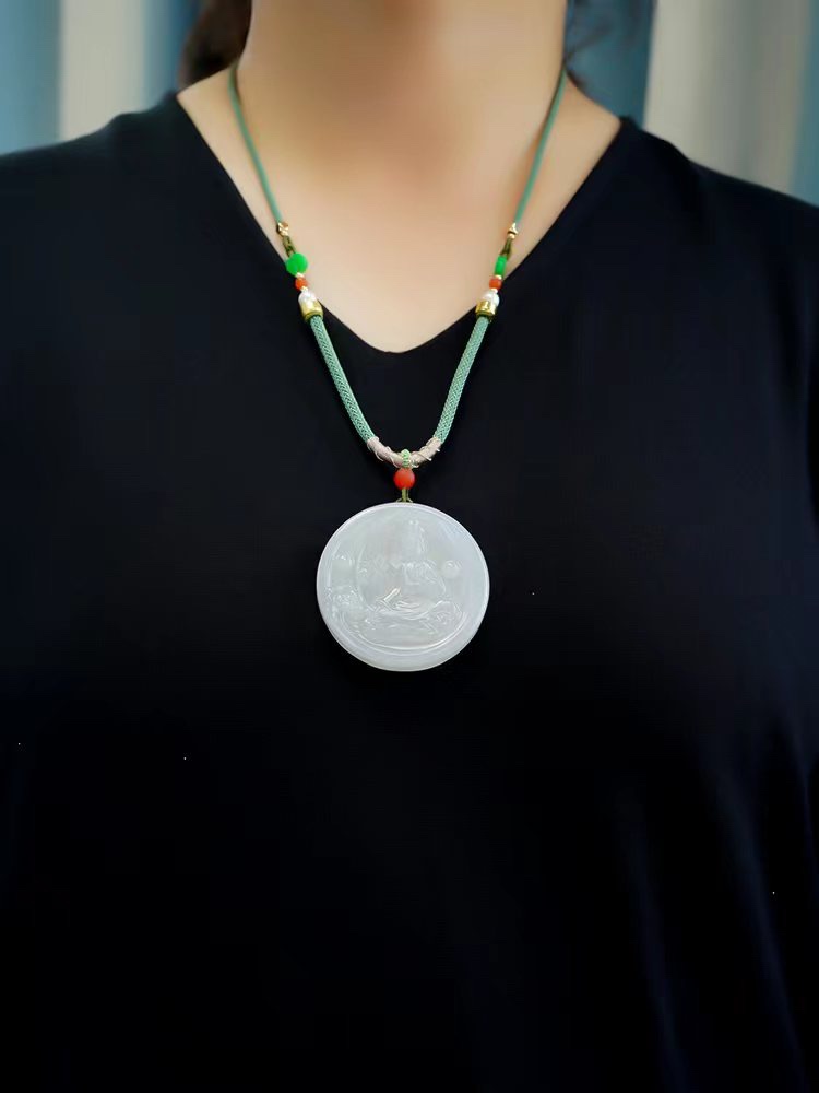 雕刻|美丽的您适合带这个和田玉吗